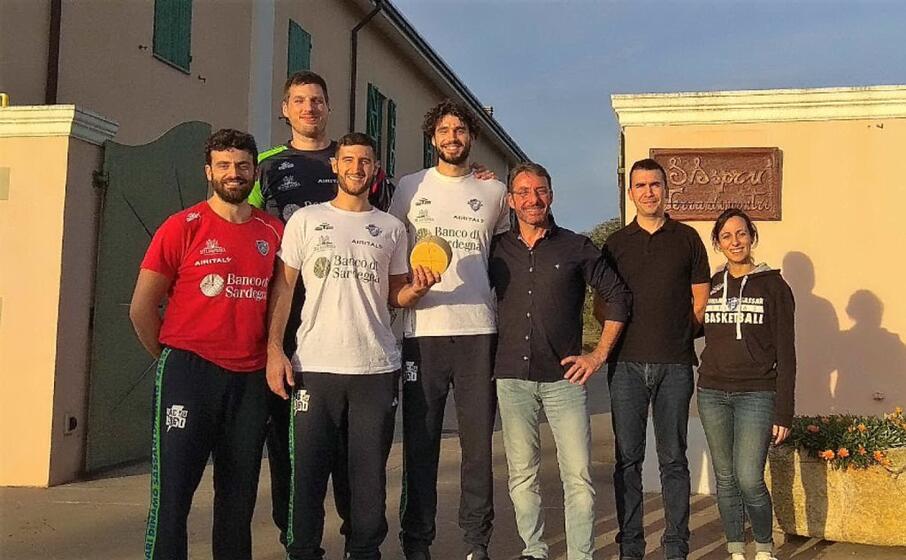 la delegazione sassarese a s aspru (foto dinamo)