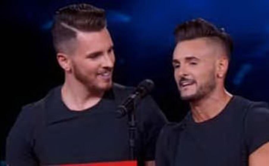 i due acrobati (foto youtube)