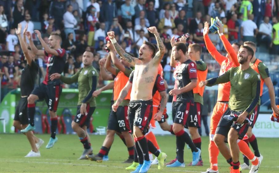 rossobl sotto la curva (ansa)