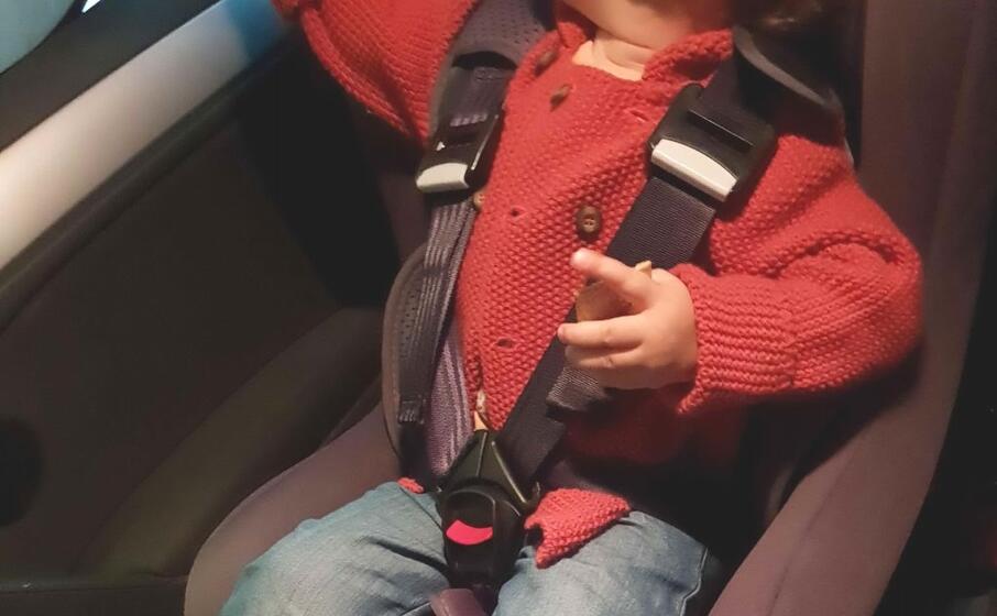 una bimba nel seggiolino (archivio l unione sarda)