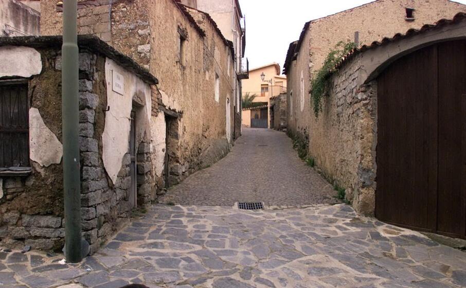 uno scorcio di atzara (archivio l unione sarda)