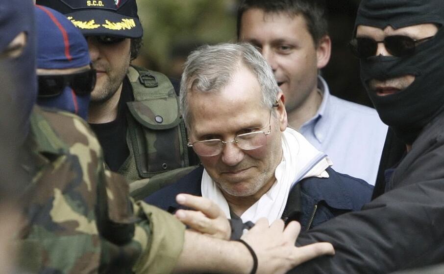 l arresto di bernardo provenzano (archivio l unione sarda)