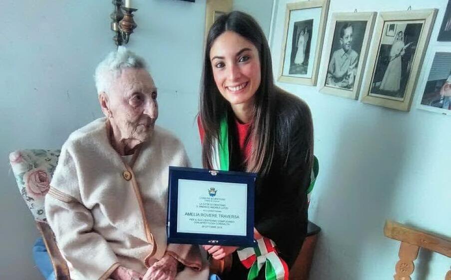 la neocentenaria amelia rovere e l assessore carmen murru (l unione sarda pinna)