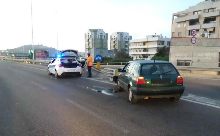 le auto coinvolte nell incidente (foto polizia municipale di cagliari)