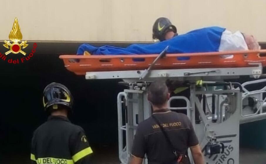 le operazioni di soccorso (foto vigili del fuoco di cagliari)