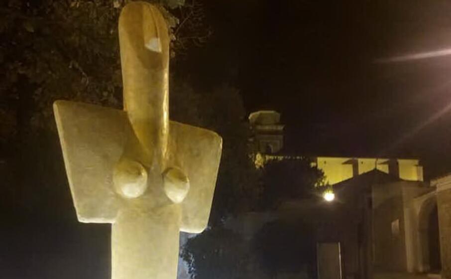 particolare della statua (foto l unione sarda sirigu)