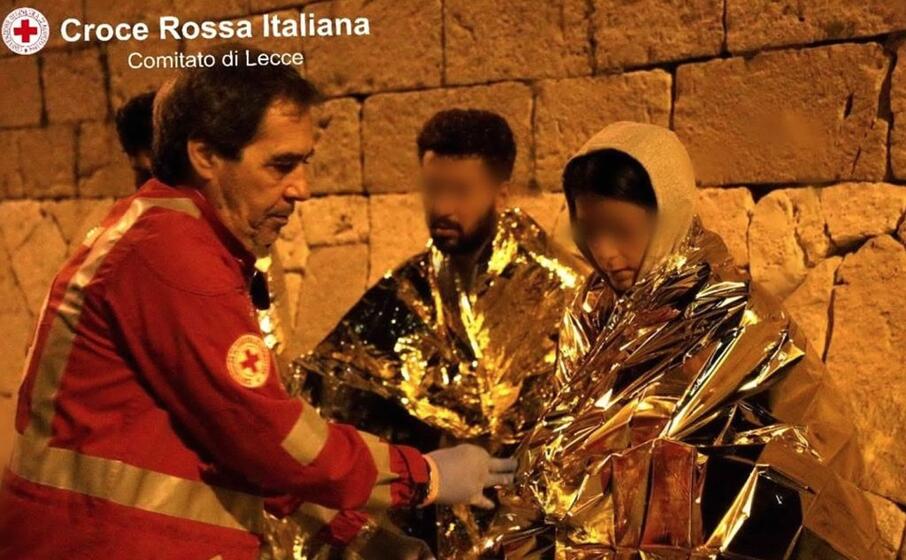 uno degli ultimi sbarchi in salento (ansa ufficio stampa croce rossa italiana)