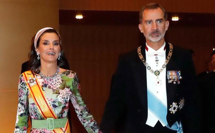 filippo e la consorte letizia in tutta la loro eleganza