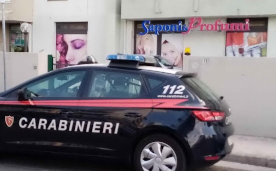 l auto dei carabinieri nel luogo del furto (foto carabinieri)