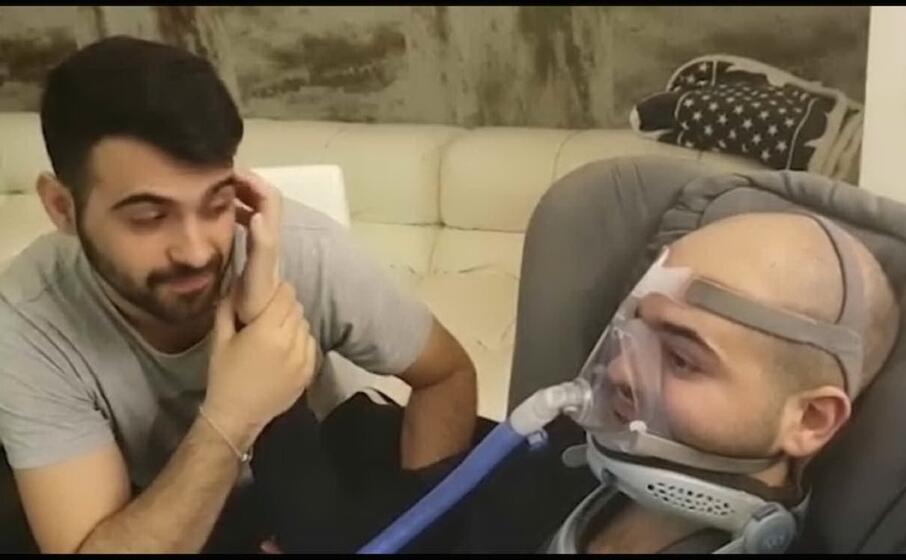 paolo palumbo con il fratello (foto l unione sarda pinna)