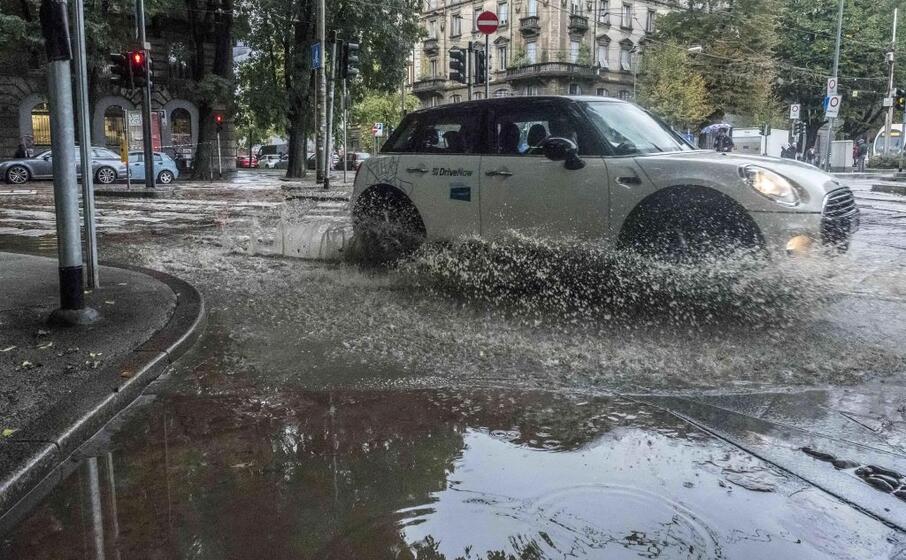 una strada allagata (ansa)