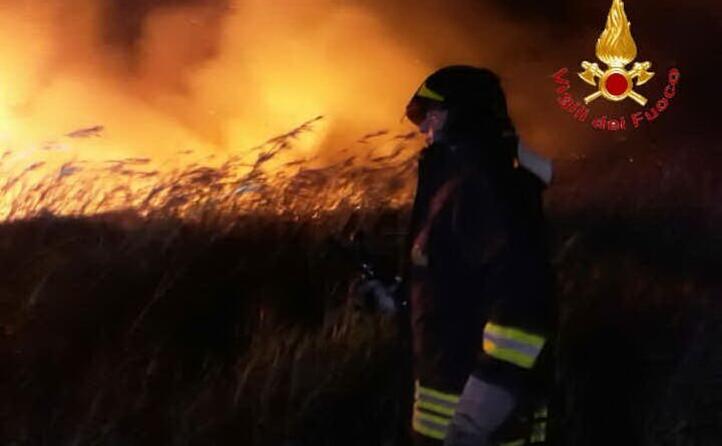 evacuate oltre 200 persone (foto vvf)