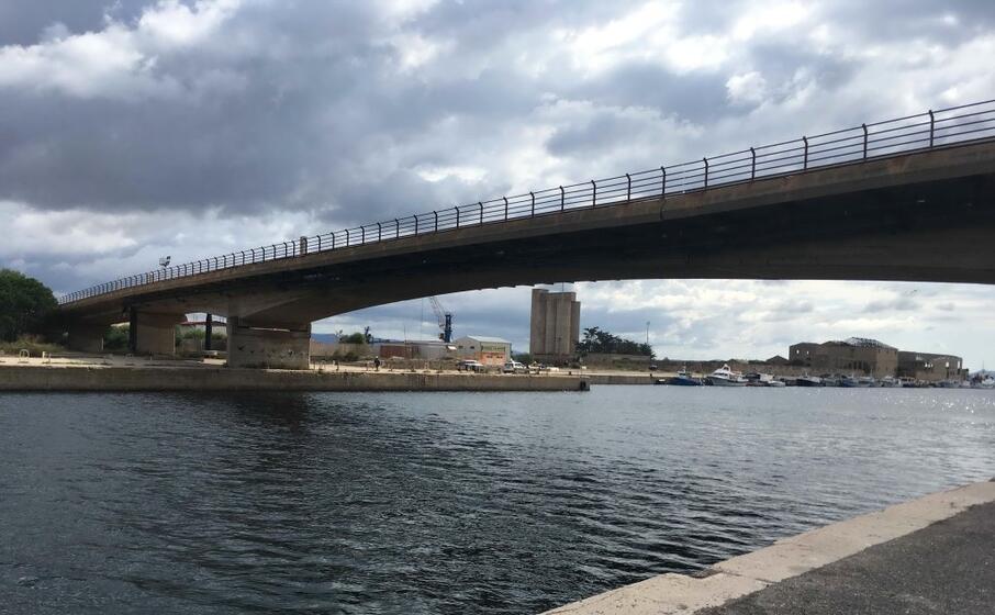 il ponte che collega la terraferma e sant antioco (foto l unione sarda scano)
