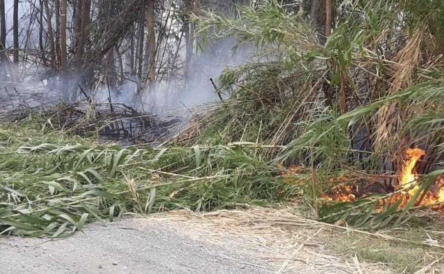 l incendio dietro l ospedale (l unione sarda sanna)