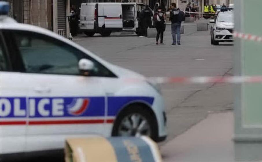 polizia francese (archivio l unione sarda)