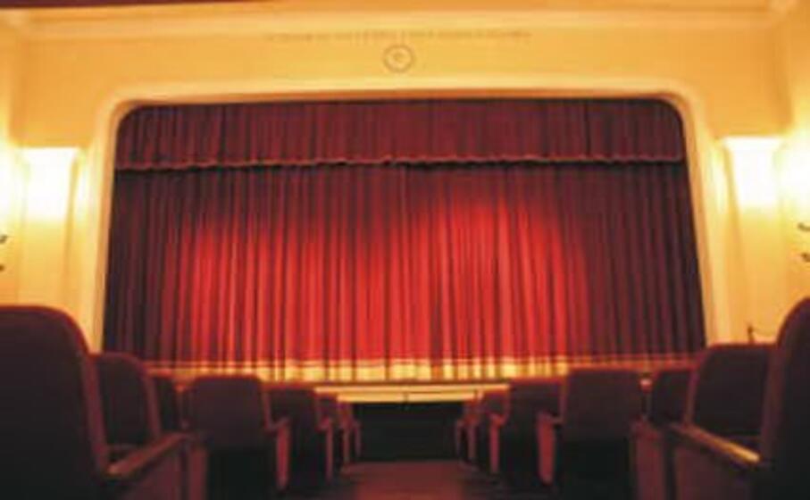 un immagine dal teatro deledda (foto l unione sarda orbana)
