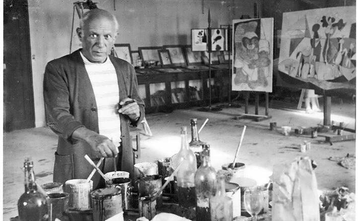 nel suo studio di antibes