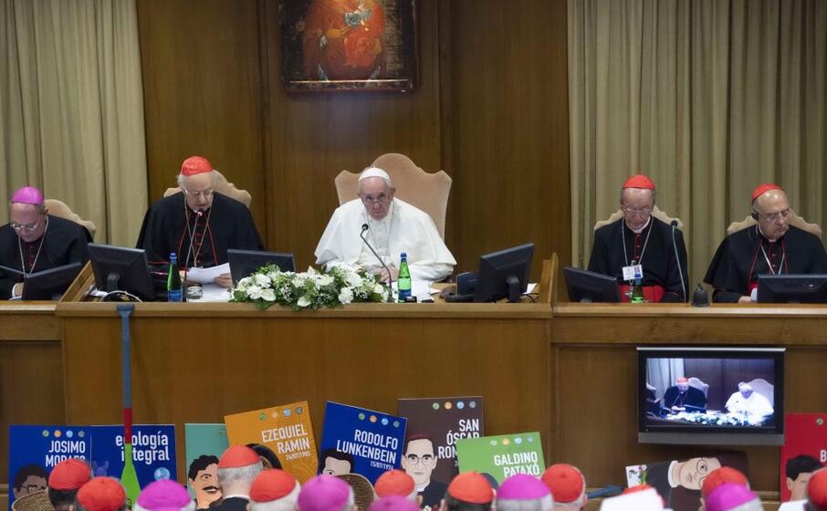 l apertura dei lavori con papa francesco (ansa)
