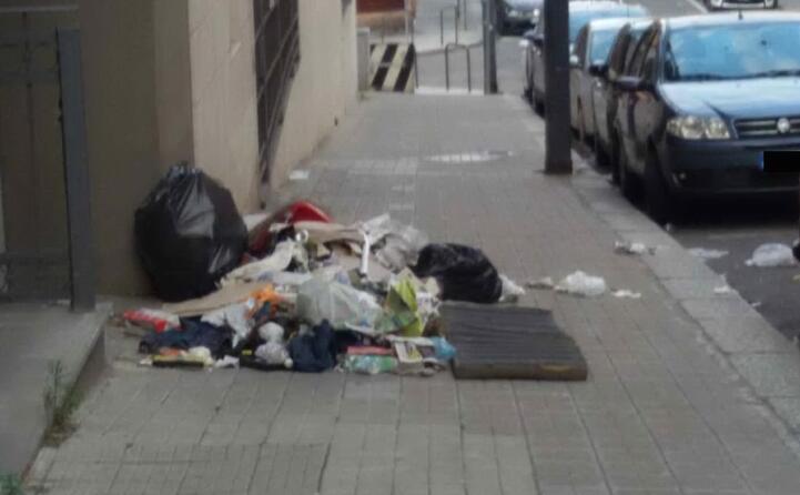 cagliari via pola da ormai quasi un anno la situazione questa possibile che non si trovi una soluzione al degrado la foto di alessandro palmieri (01 06 2019)