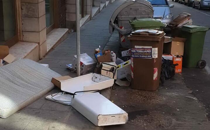 la situazione di via sassari a cagliari nella mattina di oggi la foto inviata da un nostro lettore (12 05 2019)