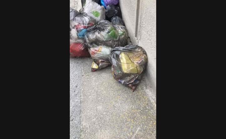 quartu sant elena via perosi l incivilt di qualche residente lo scatto di mario laisceddu (20 04 2019)