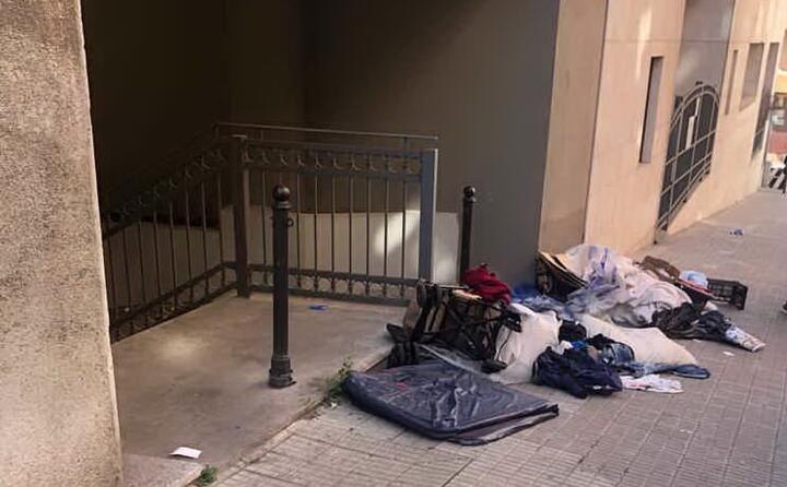 rifiuti in via pola a cagliari la foto di giovanni pintore (27 04 2019)