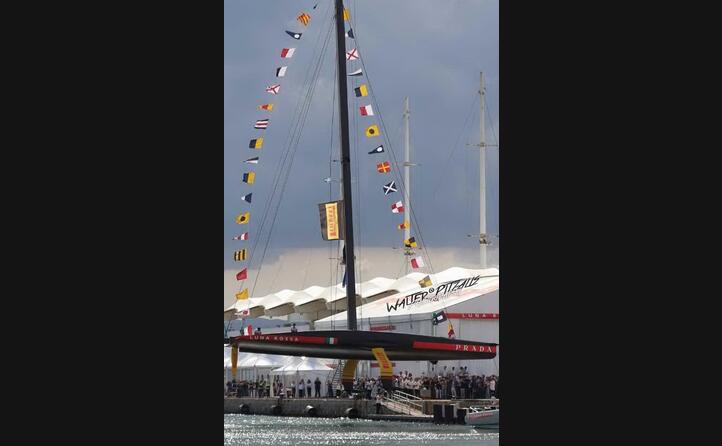il varo di luna rossa a cagliari nella foto di walterpitzalis