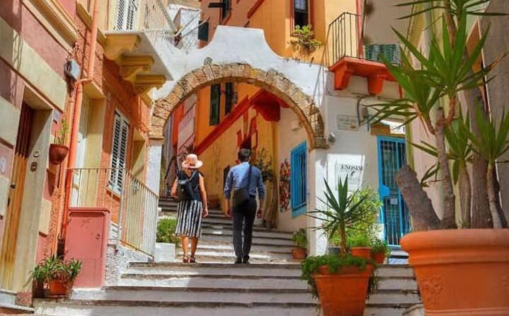 una passeggiata tra le vie di carloforte (foto graziella_carboni)