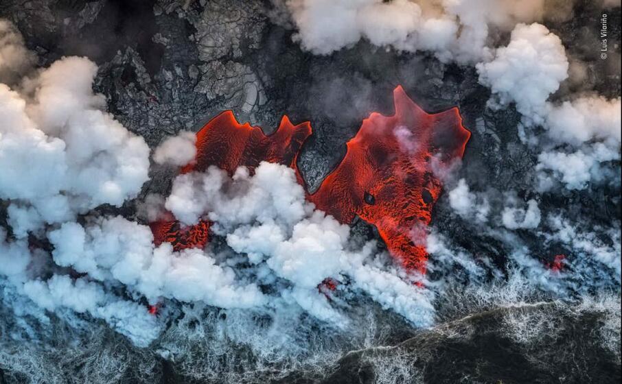 lava incandescente nell oceano pacifico di luis vilarino