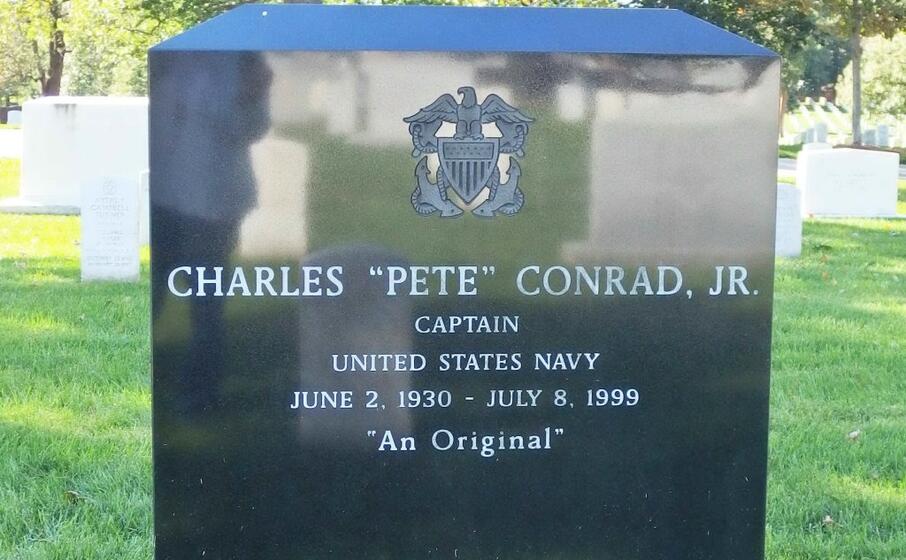 la tomba di pete conrad ad arlington un tipo originale (foto meloni)