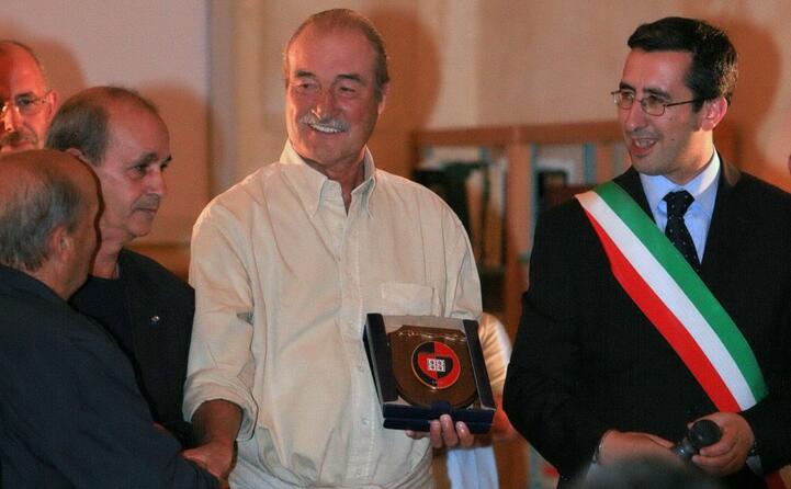 l onorificenza conferitagli a mandas