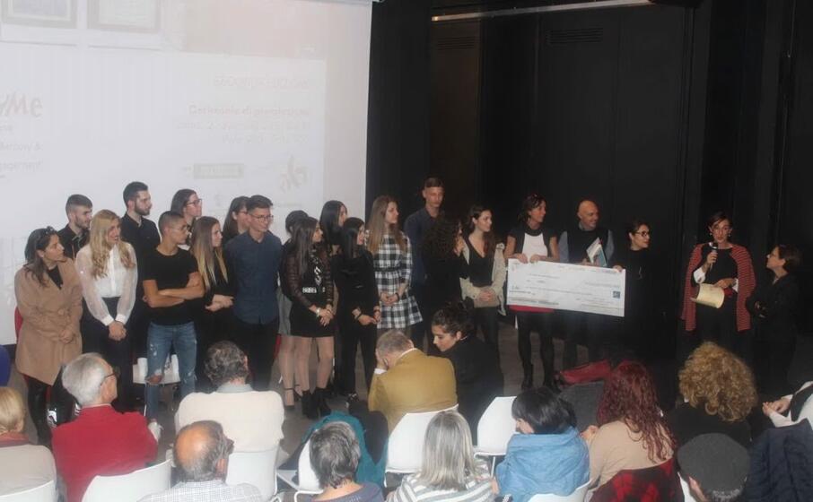 la premiazione (foto associazione gramsci)