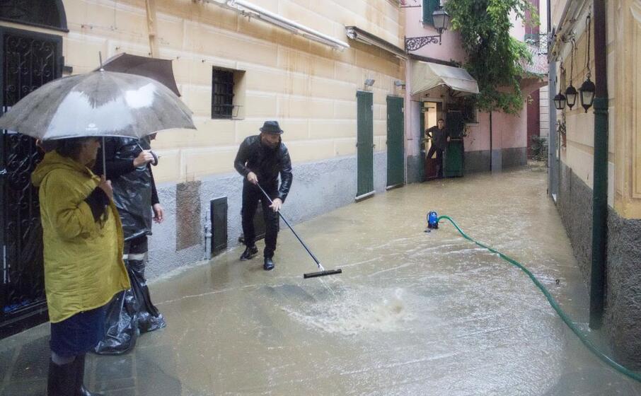 allagate case e negozi (ansa)