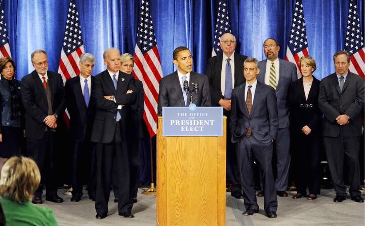 sceglie come vicepresidente joe biden (a sinistra in foto)