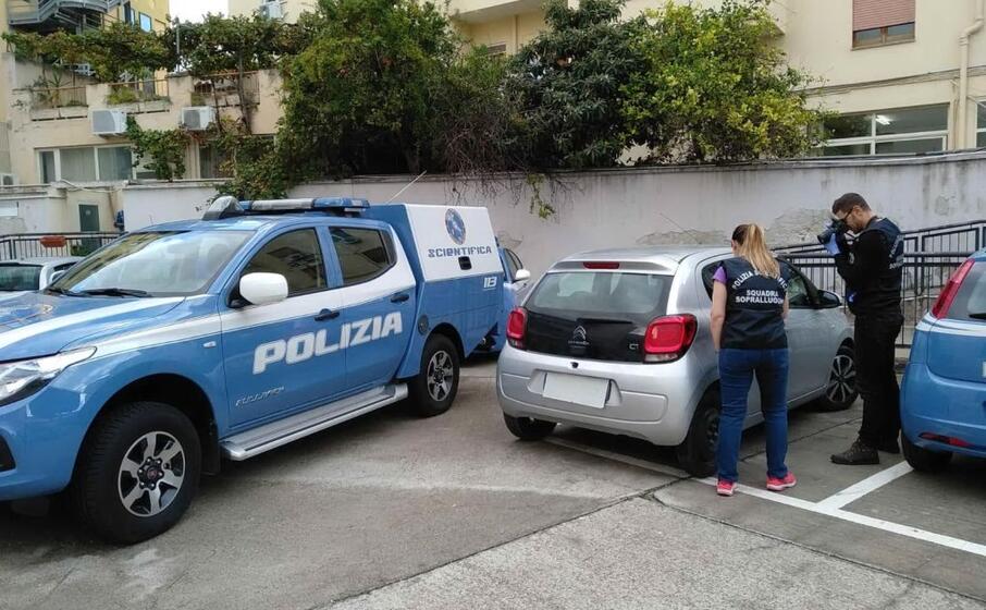 la scientifica effettua i rilievi sull auto coinvolta