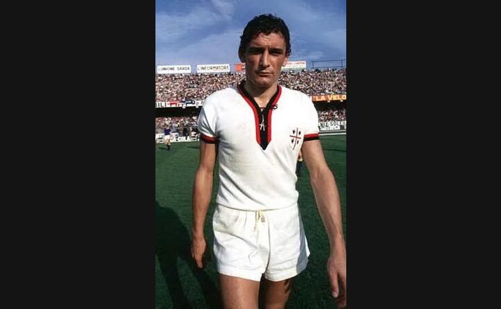 con la maglia del cagliari