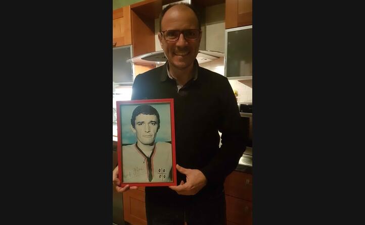 foto autografata incorniciata e regalatami da mia zia quando ero un bambino e da allora lui il mio eroe indiscusso un grosso abbraccio e un augurio a rombo di tuono da massimo dess
