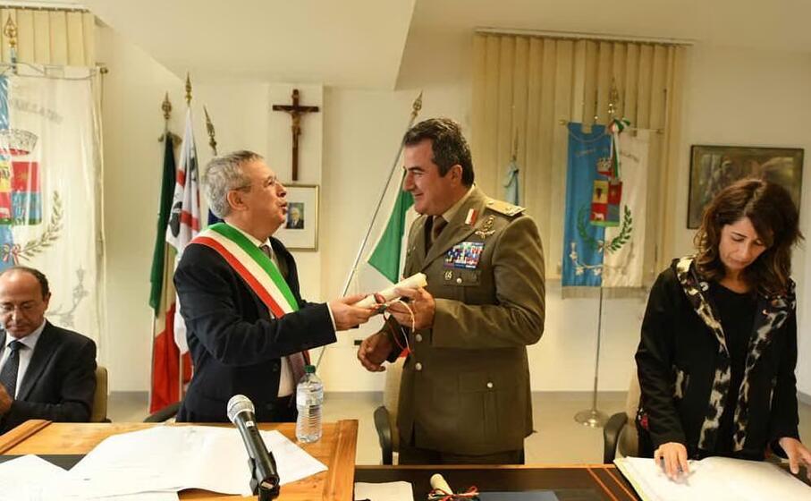 la consegna della cittadinanza onoraria al generale andrea di stasio