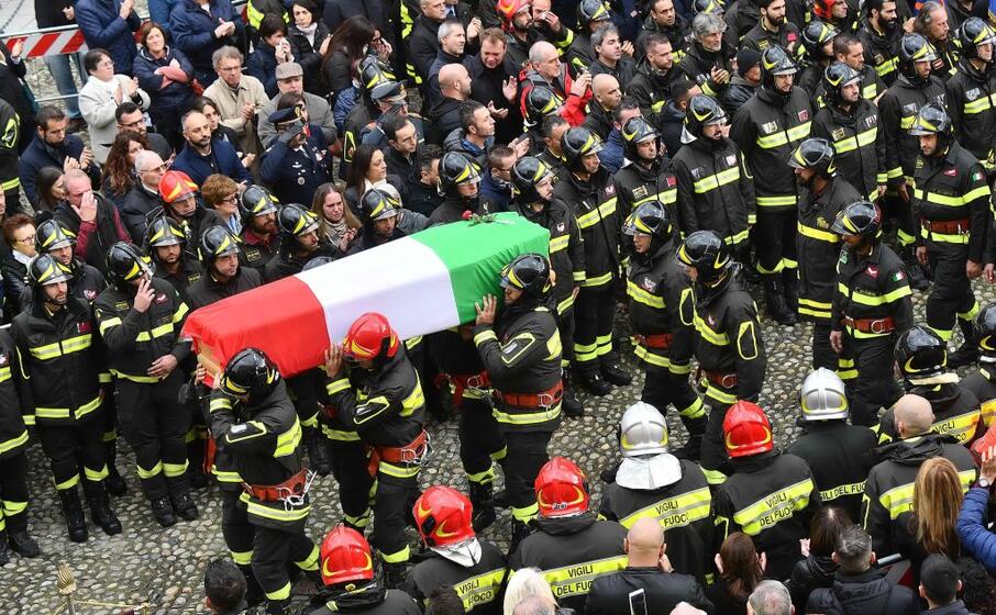 la folla commossa