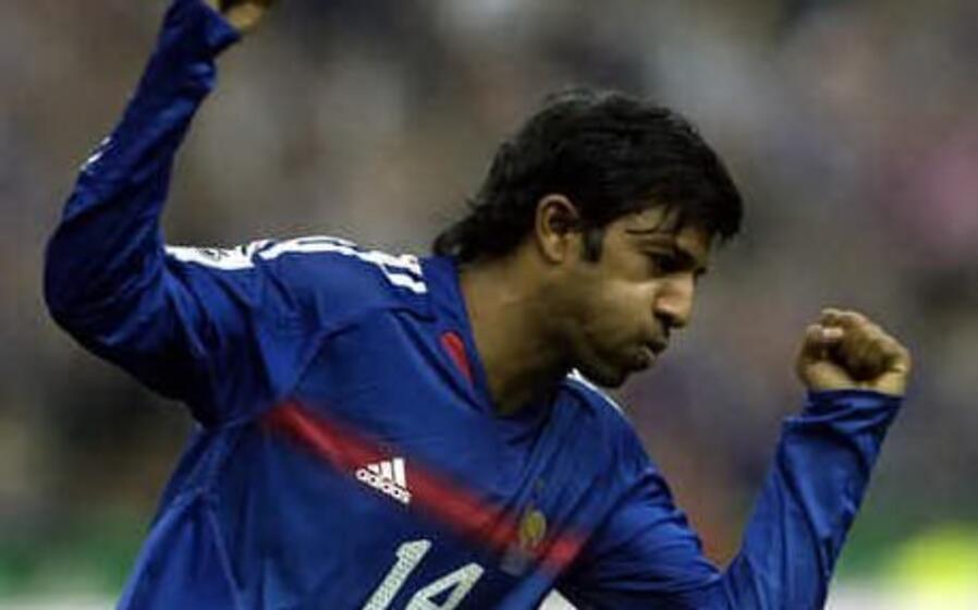 dhorasoo con la maglia della nazionale francese (ansa)