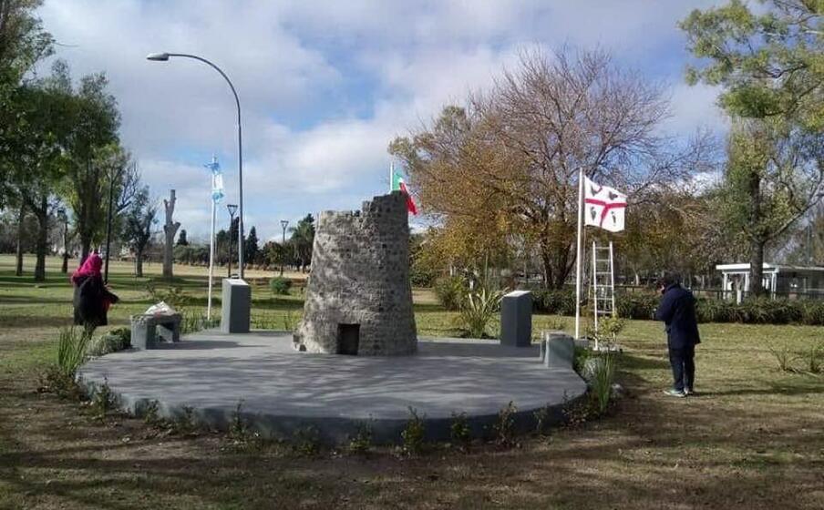 il nuraghe costruito a la plata (foto l unione sarda)