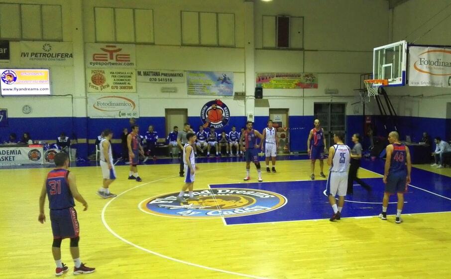 fotodinamico e olimpia in campo al palamellano di sestu (foto l unione sarda chessa)