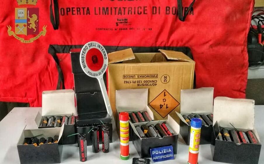il materiale sequstrato (foto questura)