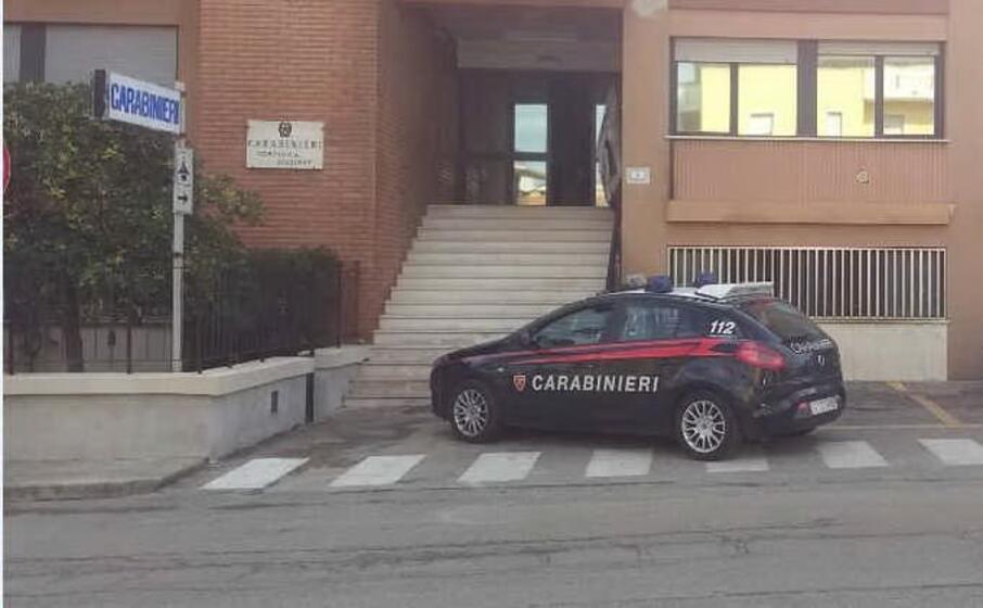 carabinieri a porto torres (foto m pala)