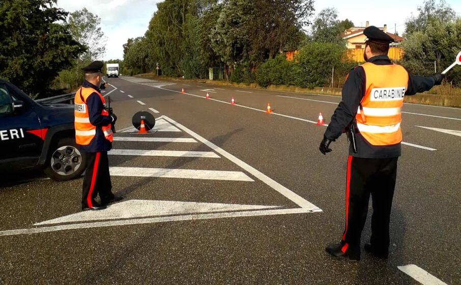 controlli dei carabinieri (foto antonio pintori)
