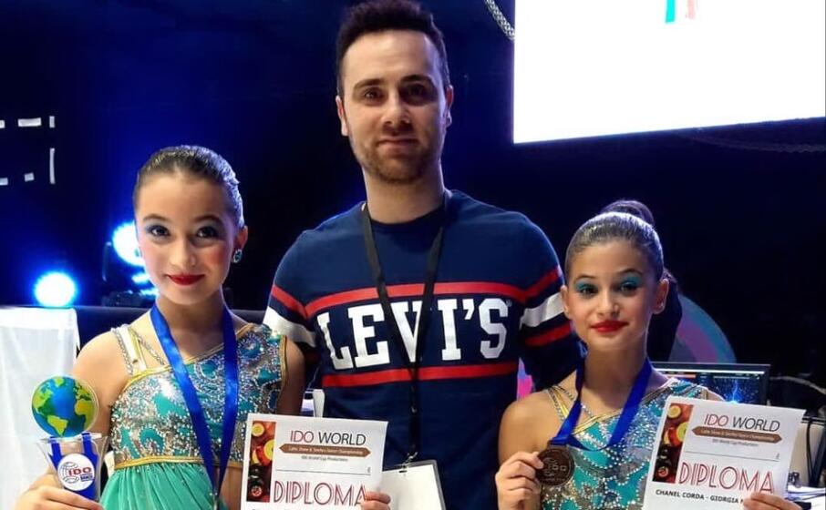 da sinistra chanel corda il maestro stefano nonna e giorgia magliona al mondiale di sarajevo (foto vanna chessa)