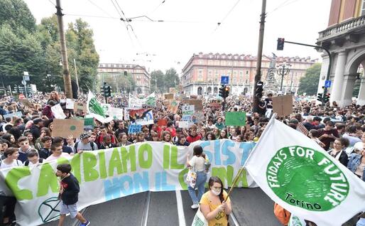 Il corteo di Torino (Ansa)