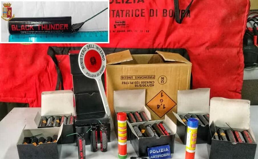 il materiale sequestrato e nel riquadro il petardo (foto questura)