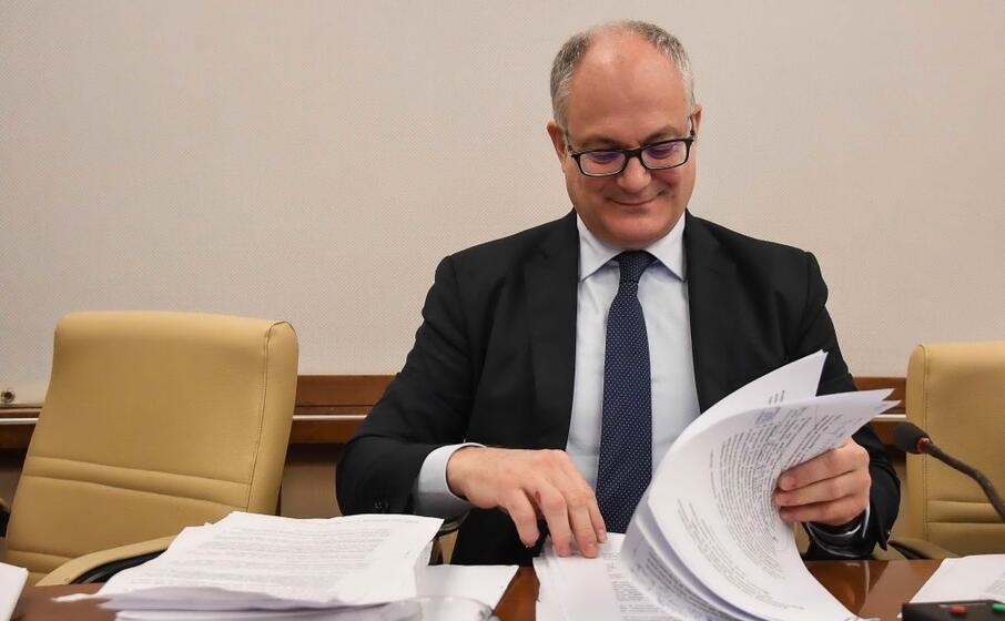 il ministro dell economia roberto gualtieri (ansa)