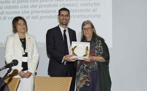 Il premio (foto ufficio stampa)